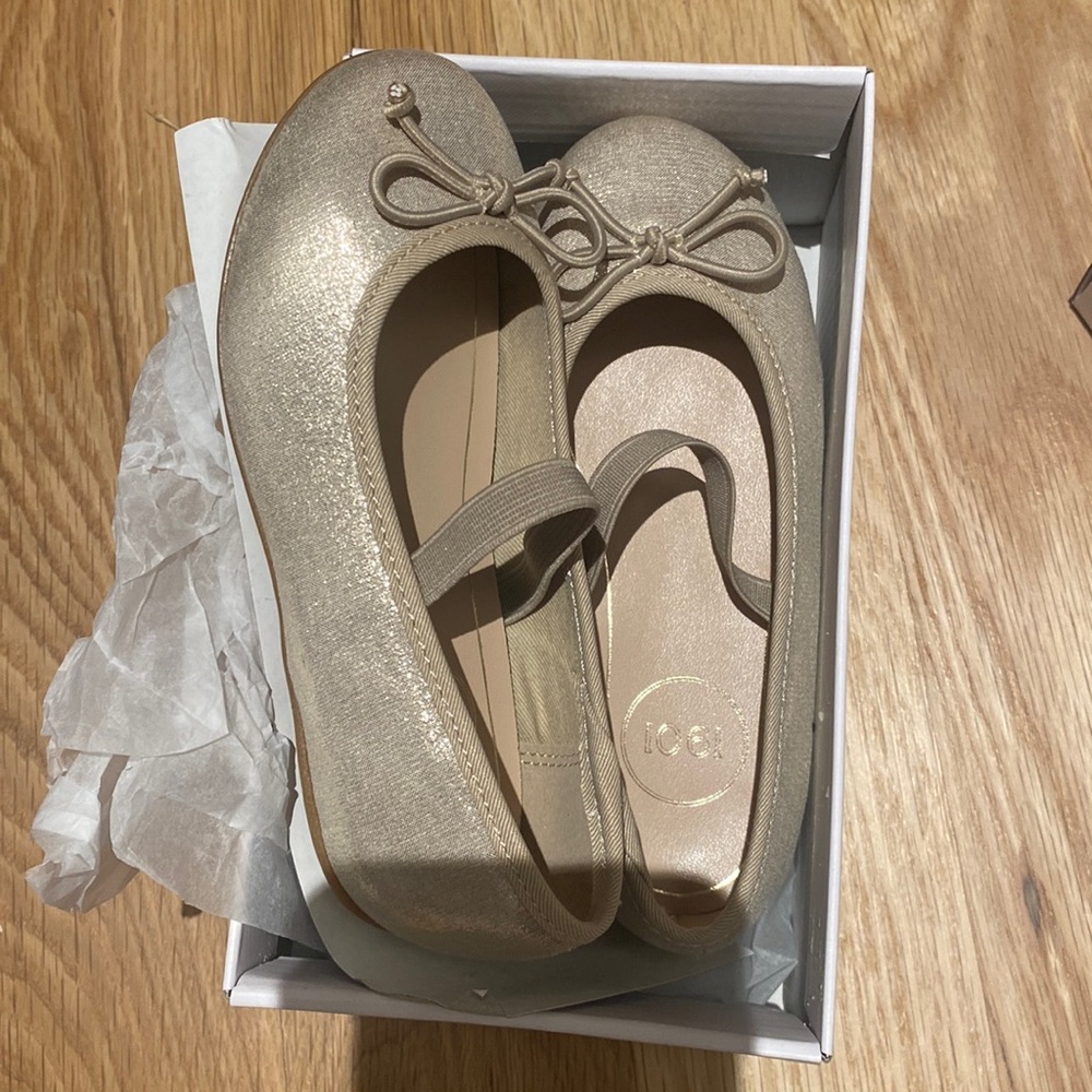 1901 girls shimmer ballet flats size 9M